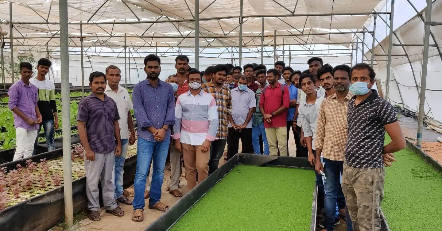 Aquaponics Training session with students 2