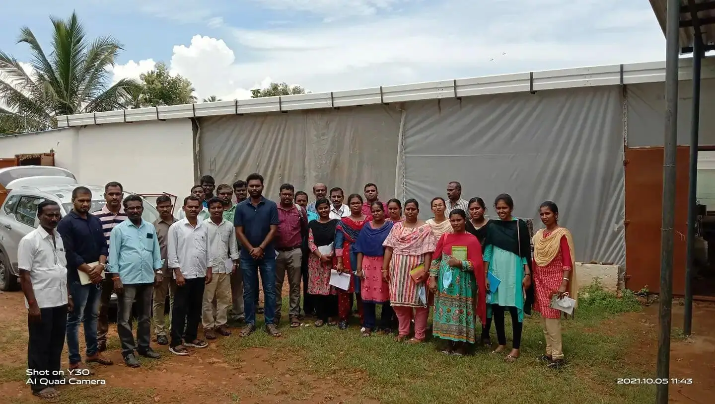 Aquaponics Training session with students 3